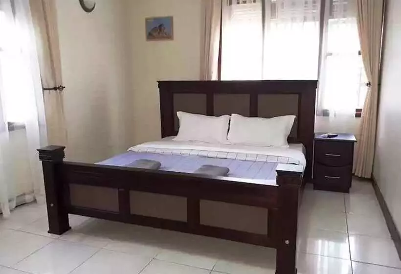 هتل Emra