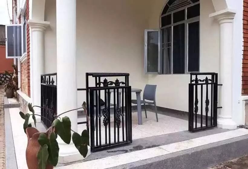 هتل Emra