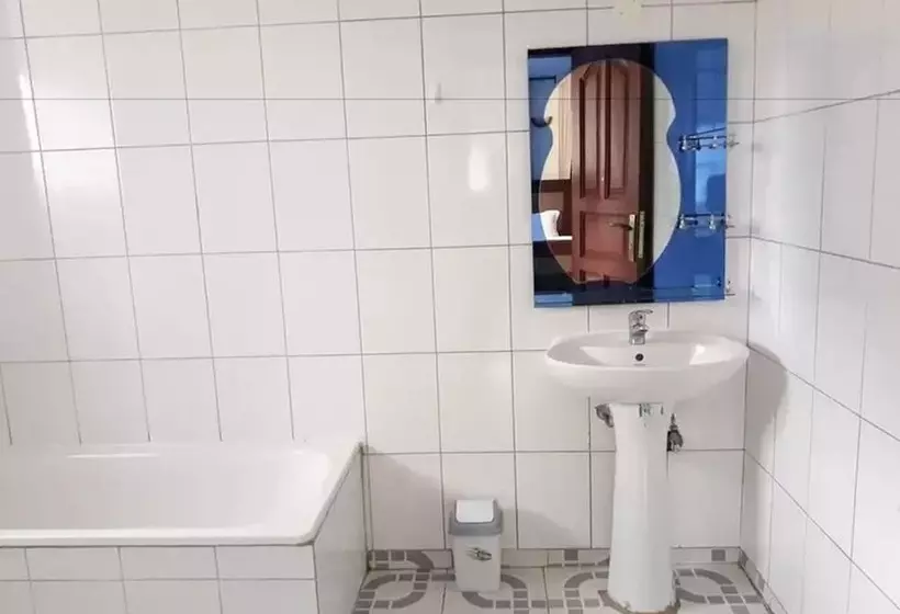 هتل Emra