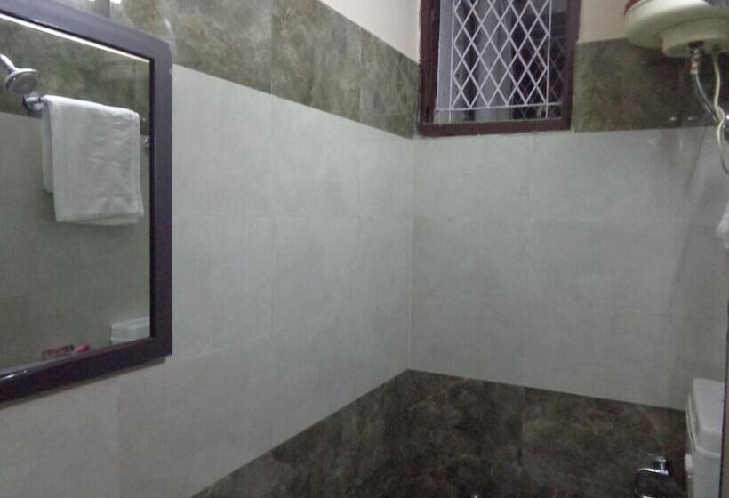 پانسیون Sri Sai Inn