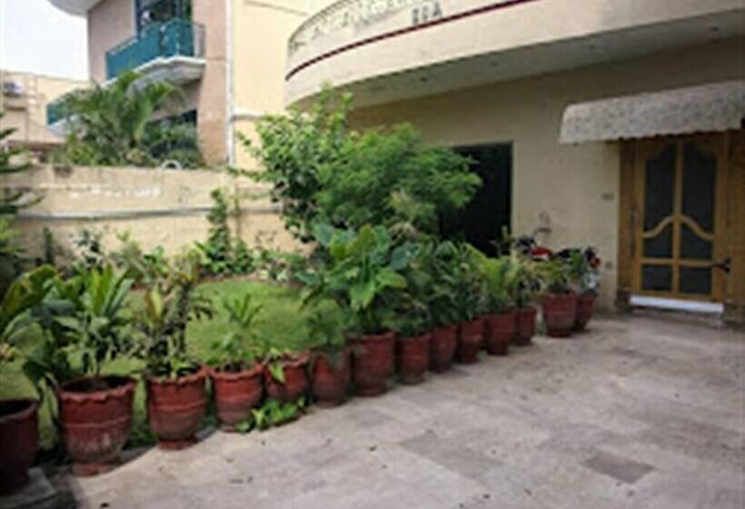 پانسیون Royal Garden