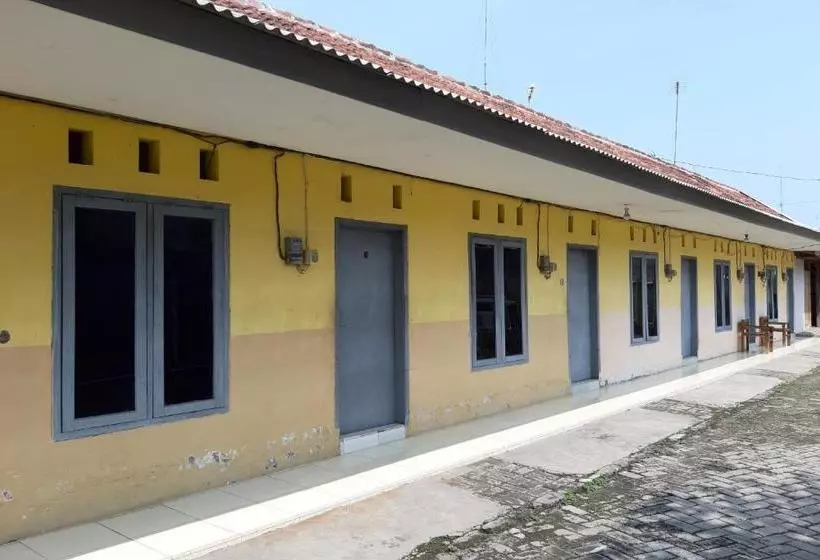 Hotelli Oyo 2937 Nindy Homestay 2