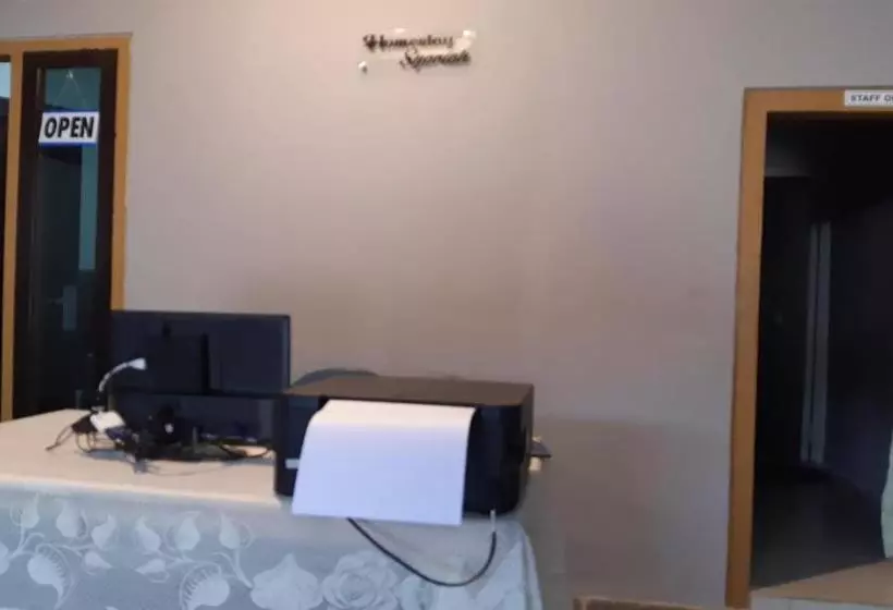 Hotelli Oyo 2937 Nindy Homestay 2