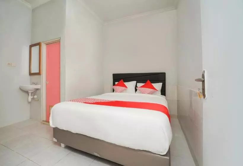 Hotelli Oyo 2937 Nindy Homestay 2