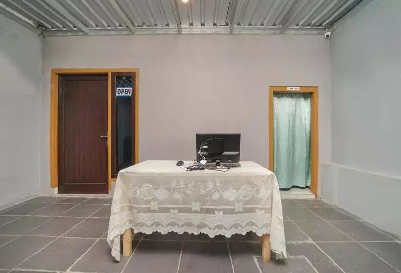 Hotelli Oyo 2937 Nindy Homestay 2