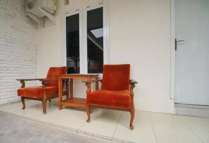 Hotelli Oyo 2937 Nindy Homestay 2