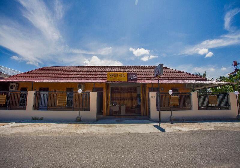 בית מלון כפרי Handira Homestay Syariah Padang Redpartner