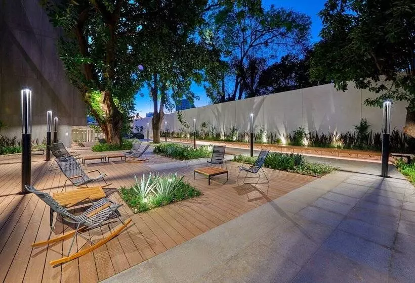 ホテル City Express Plus By Marriott Guadalajara Providencia