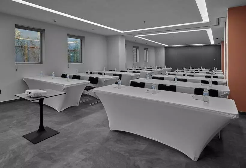 ホテル City Express Plus By Marriott Guadalajara Providencia