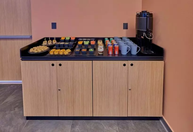 ホテル City Express Plus By Marriott Guadalajara Providencia