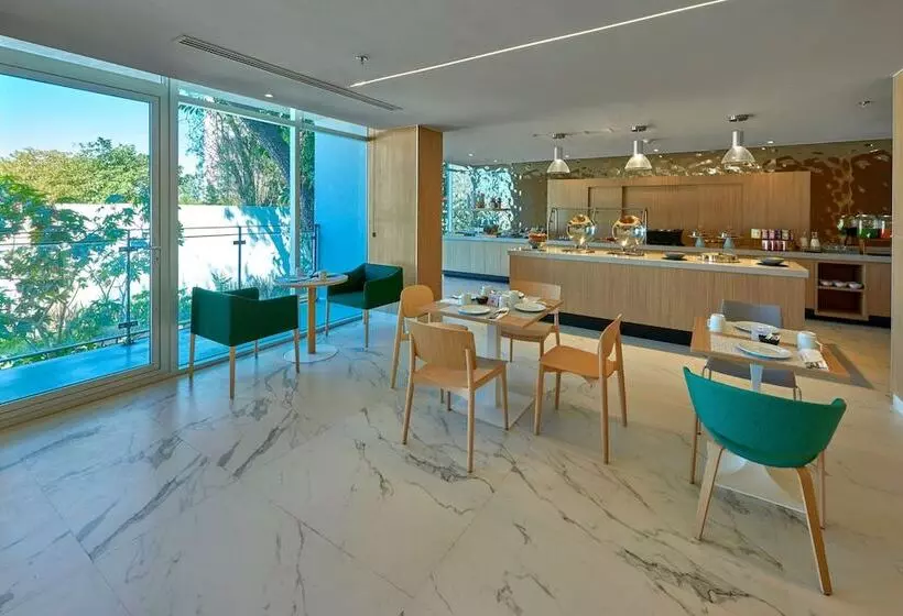 ホテル City Express Plus By Marriott Guadalajara Providencia