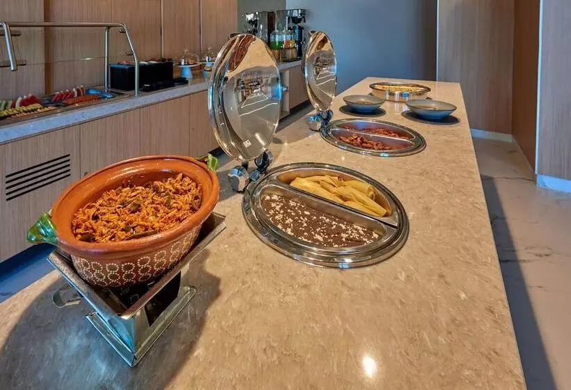 ホテル City Express Plus By Marriott Guadalajara Providencia