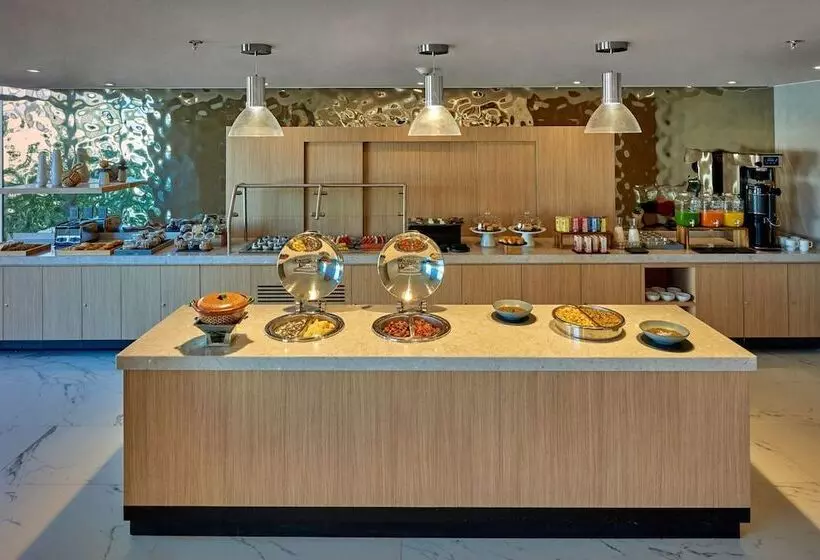 ホテル City Express Plus By Marriott Guadalajara Providencia