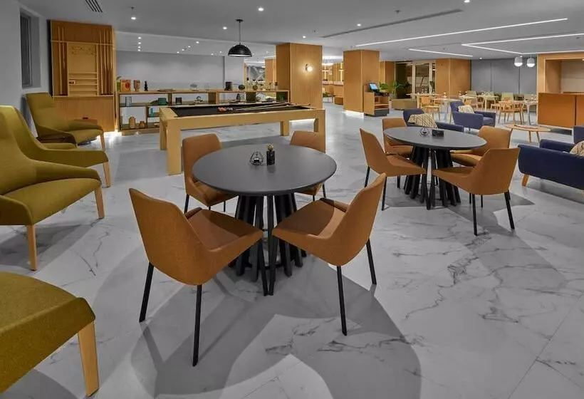 ホテル City Express Plus By Marriott Guadalajara Providencia