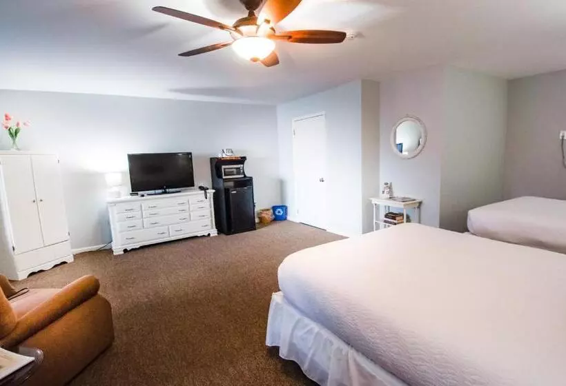 Hotelli East Shore Lodging