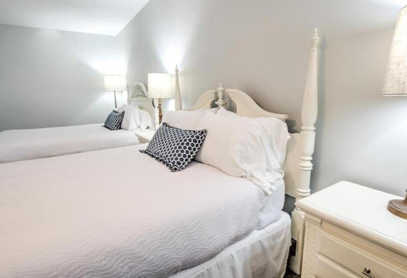 Отель East Shore Lodging