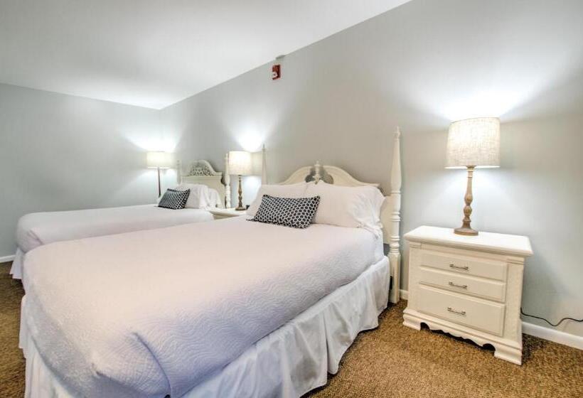 Отель East Shore Lodging