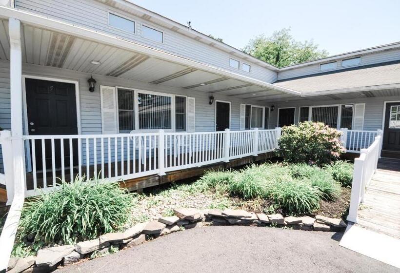 Отель East Shore Lodging