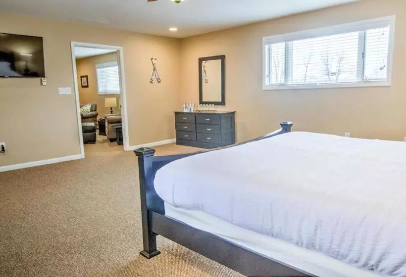 Hotelli East Shore Lodging