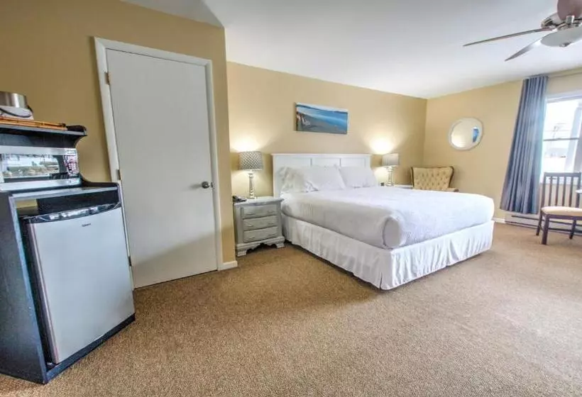 Hotelli East Shore Lodging