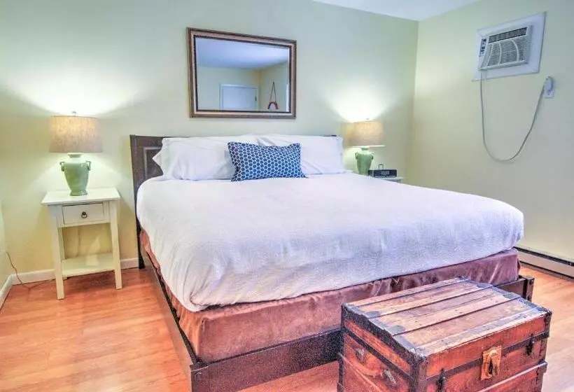 Hotelli East Shore Lodging