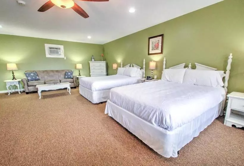 Hotelli East Shore Lodging