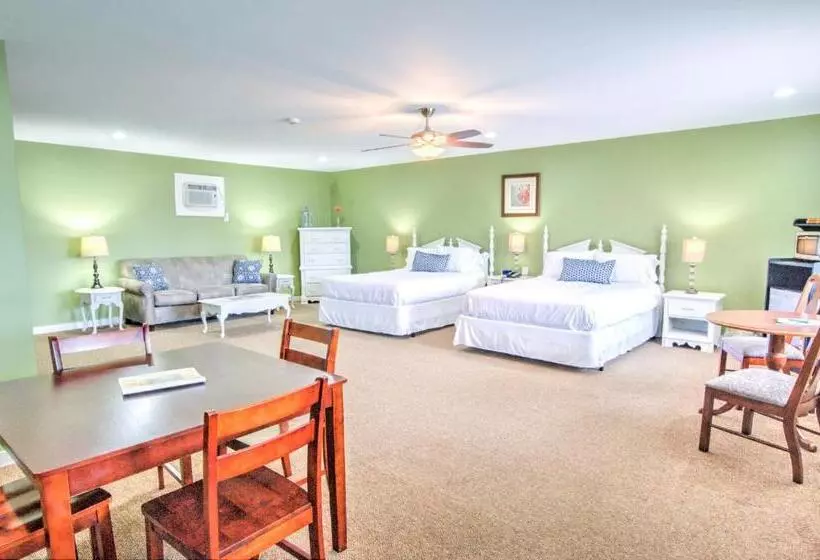 Hotelli East Shore Lodging