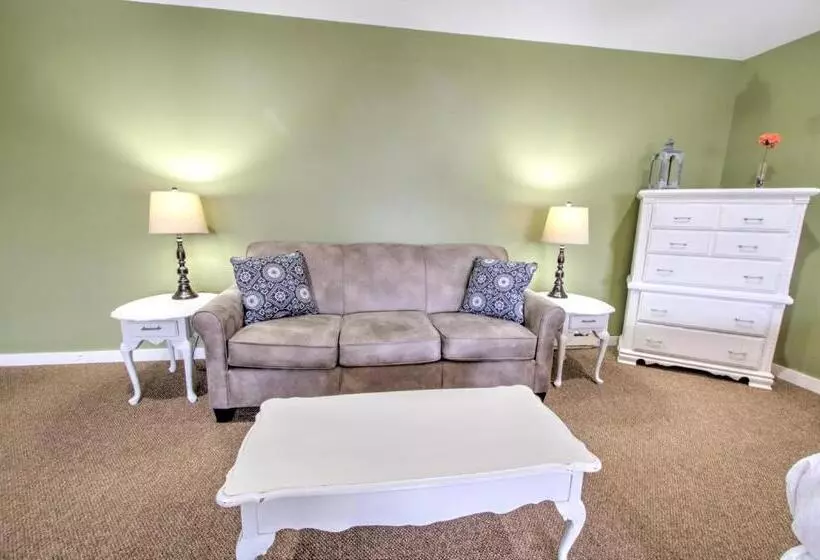 Hotelli East Shore Lodging