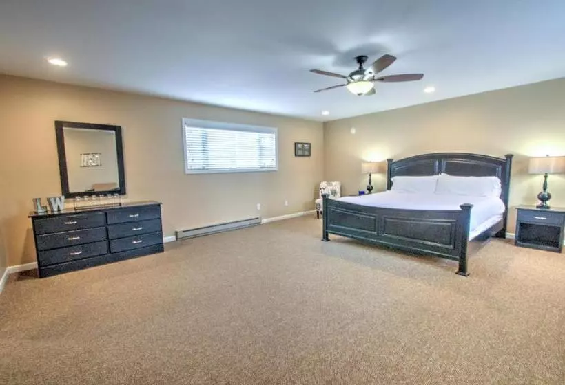 Hotelli East Shore Lodging