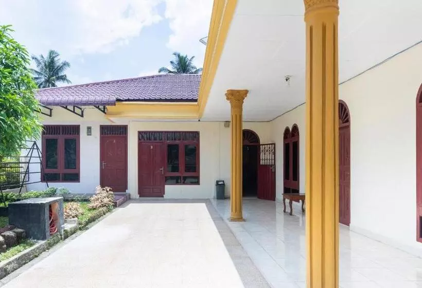 ホテル Reddoorz At Samuel Homestay Pematangsiantar