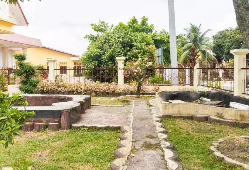 ホテル Reddoorz At Samuel Homestay Pematangsiantar