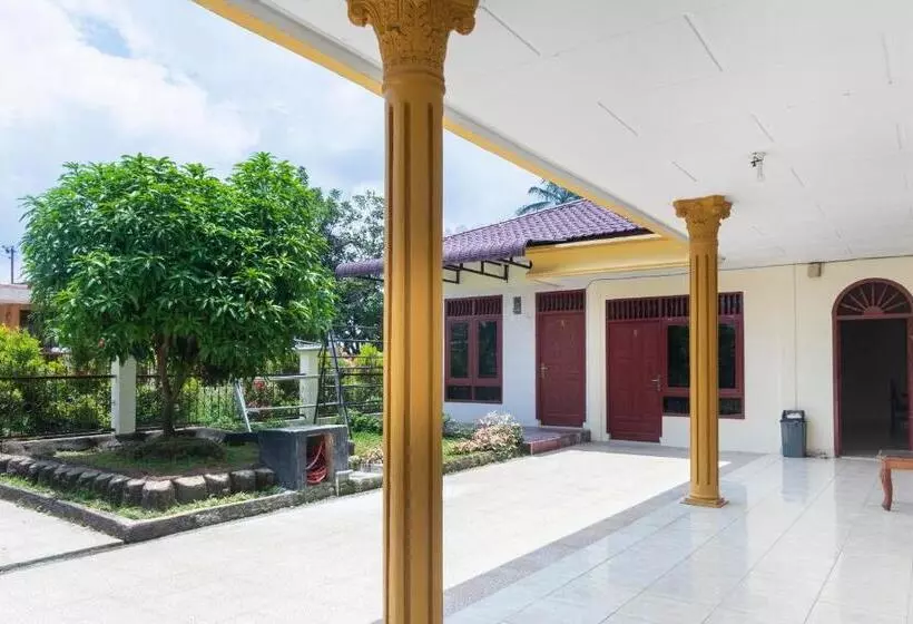 ホテル Reddoorz At Samuel Homestay Pematangsiantar