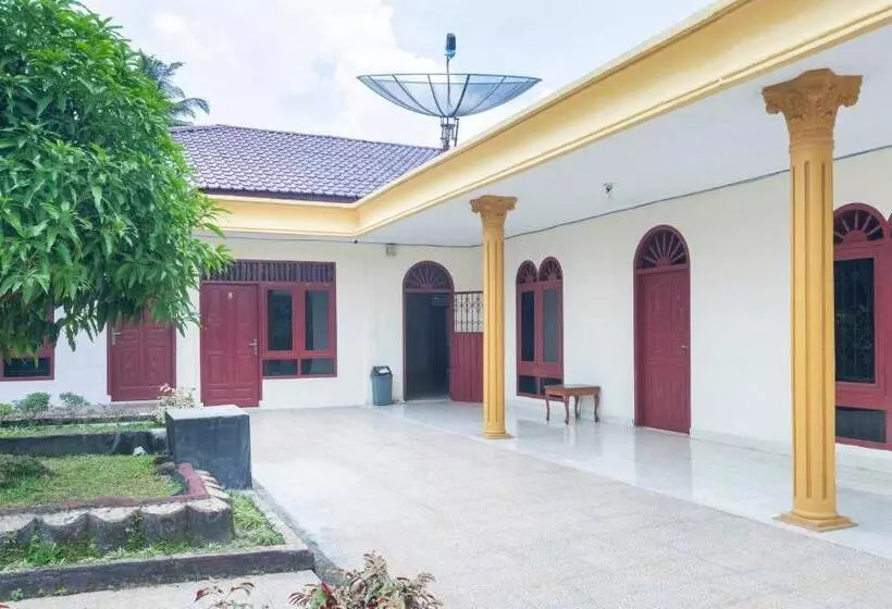 ホテル Reddoorz At Samuel Homestay Pematangsiantar