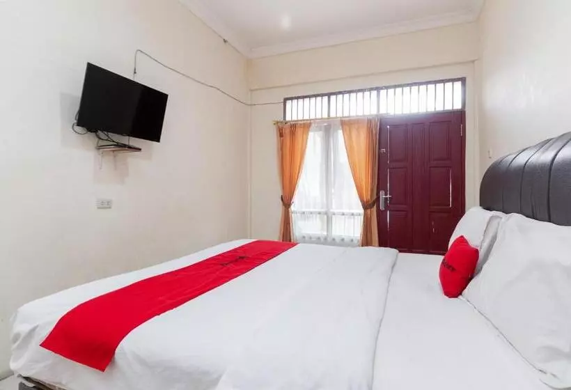 ホテル Reddoorz At Samuel Homestay Pematangsiantar