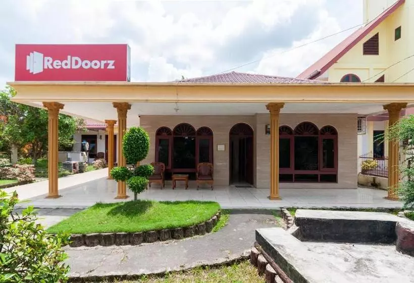 ホテル Reddoorz At Samuel Homestay Pematangsiantar