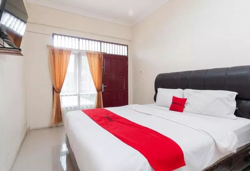 ホテル Reddoorz At Samuel Homestay Pematangsiantar
