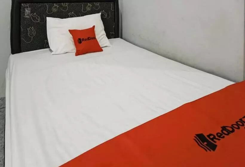Hotelli Reddoorz Syariah At Jalan Doktor Warsito Lampung