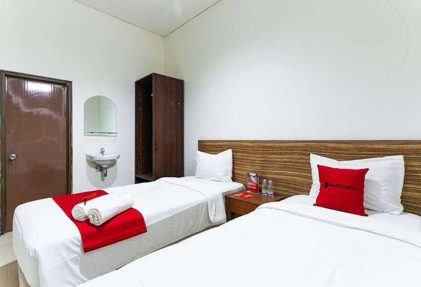 Pensjonat Reddoorz @ Urip Sumoharjo Solo