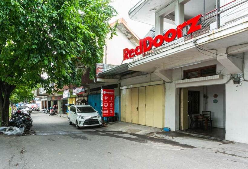 Pensjonat Reddoorz @ Urip Sumoharjo Solo