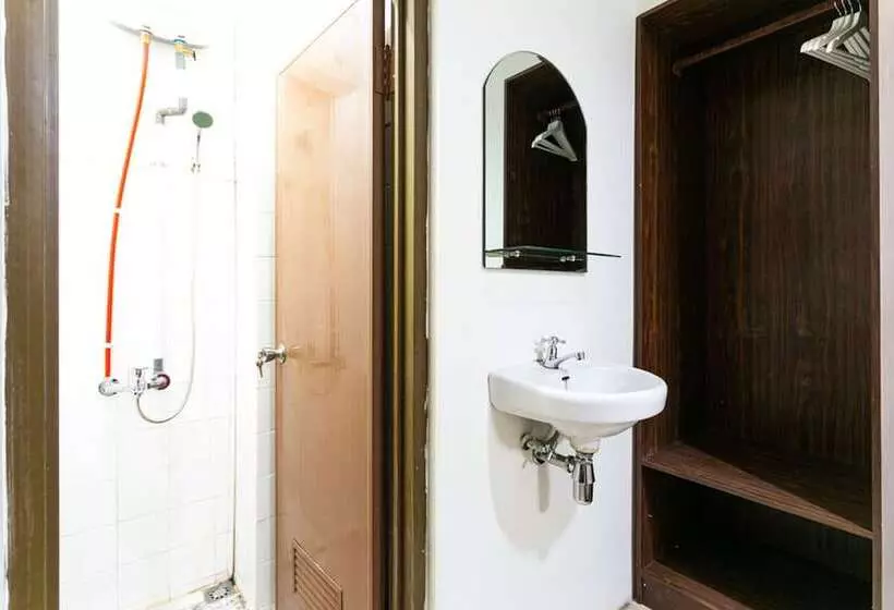 Majatalo Reddoorz @ Urip Sumoharjo Solo