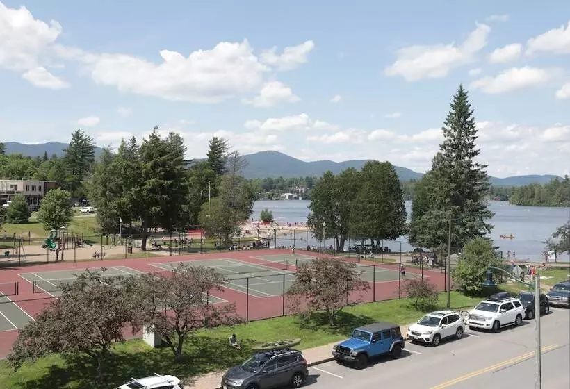 Hotelli Lake Placid Inn Boutique
