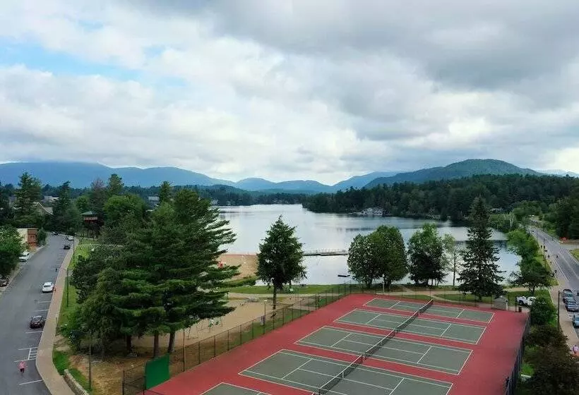 Hotelli Lake Placid Inn Boutique