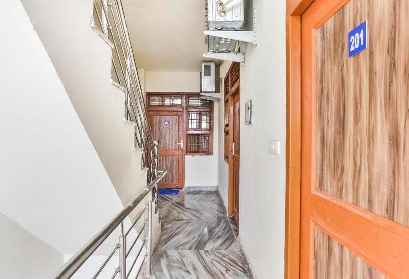 هتل Oyo 69507 Royal King Inn