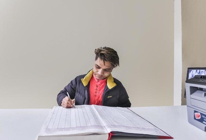 هتل Oyo 69507 Royal King Inn