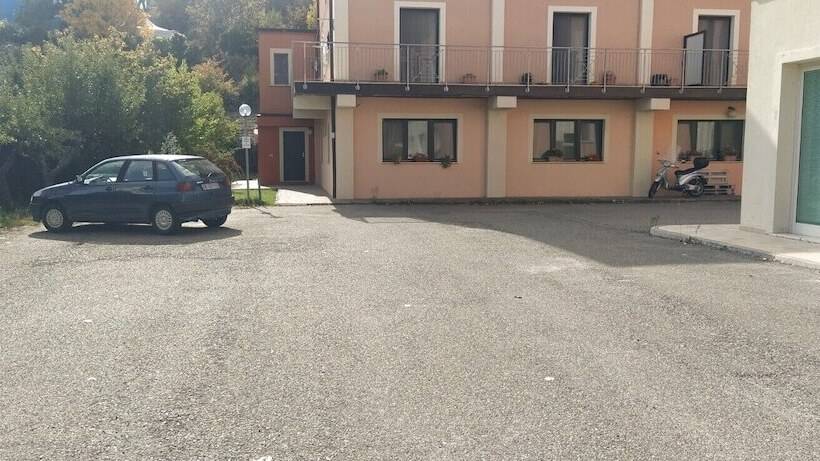 تختخواب و صبحانه Open