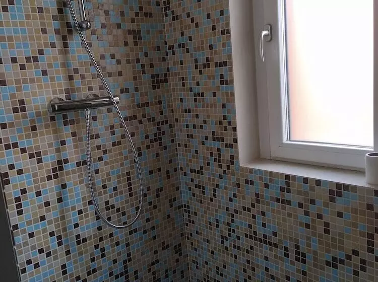 تختخواب و صبحانه Open