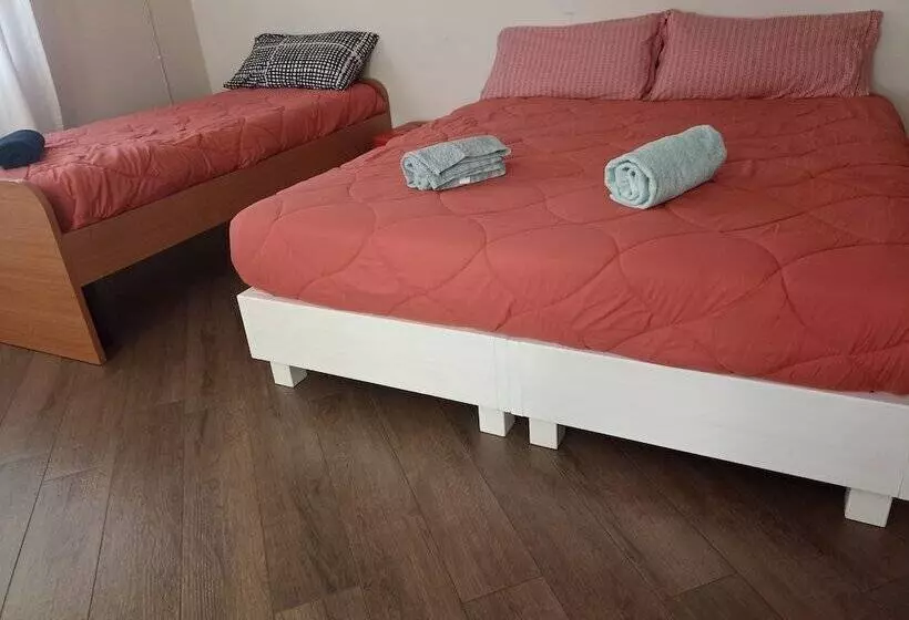 تختخواب و صبحانه Open