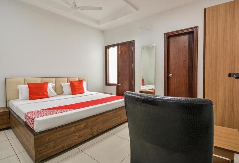 هتل Oyo 69586  Moonwalk