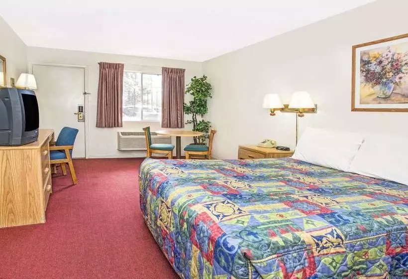 酒店 Knights Inn Aurora