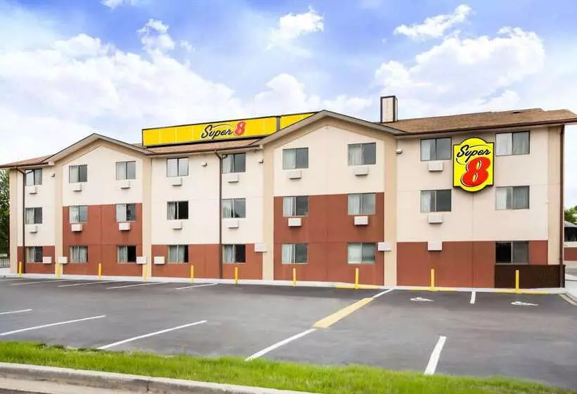 Отель Super 8 By Wyndham Chester/richmond Area